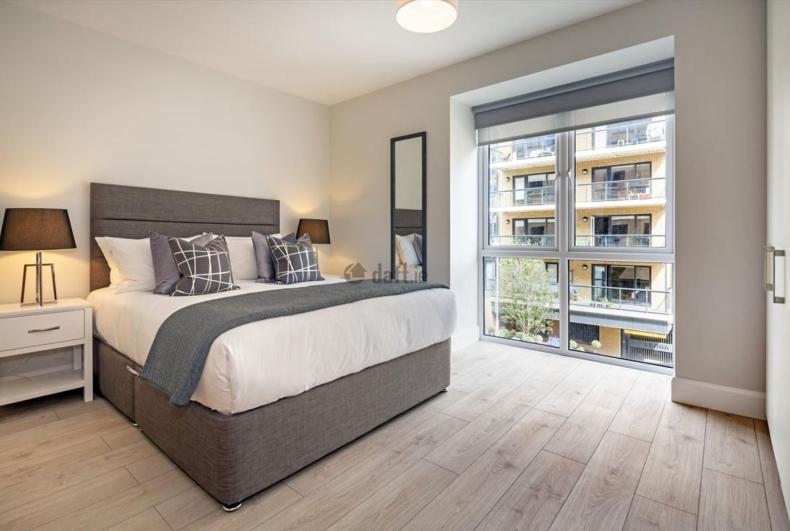 Modern Sandyford Bedroom Extérieur photo